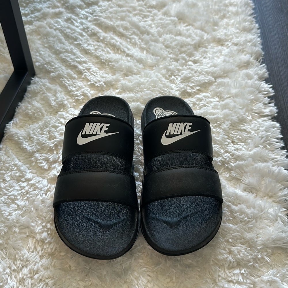 Nike women’s sandals